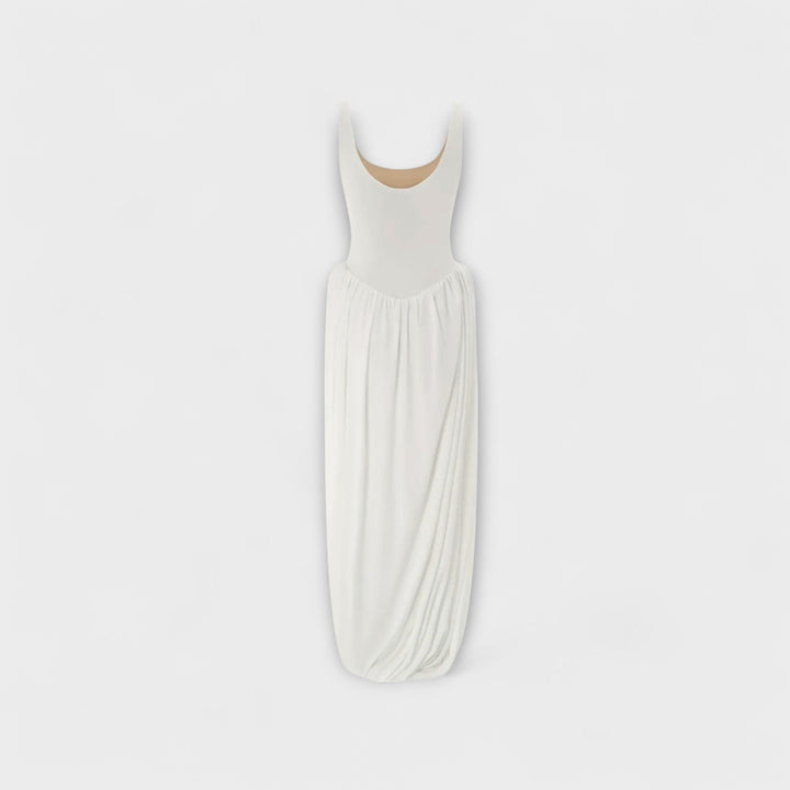Maxi vestido con falda drapeada y abertura lateral
