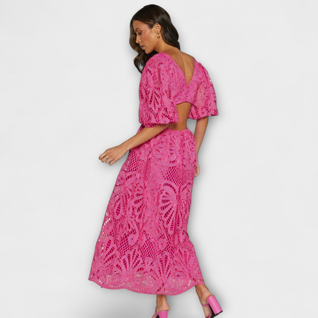 Vestido elegante con delicados detalles