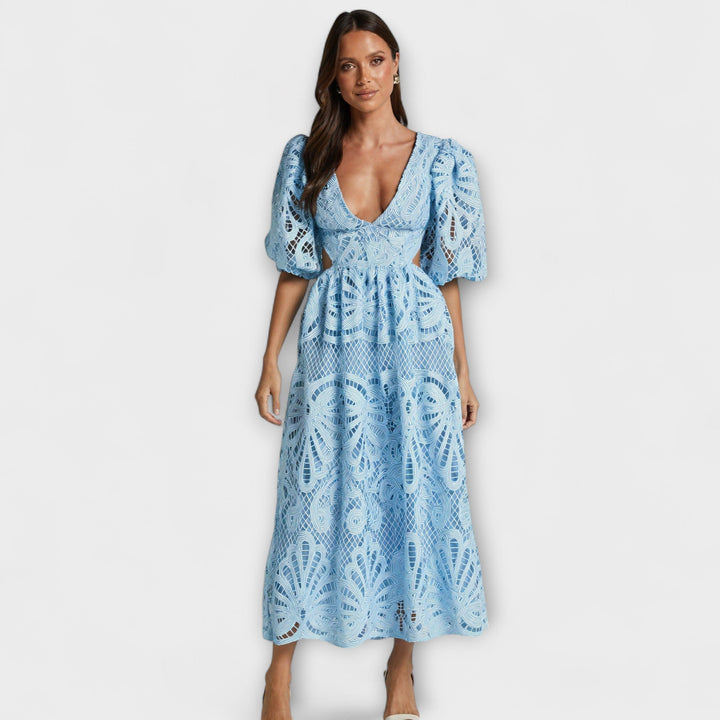 Vestido elegante con delicados detalles