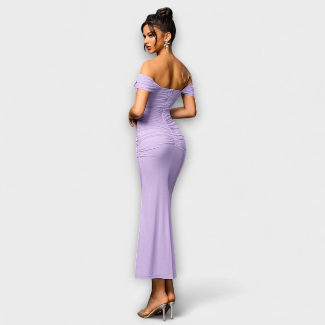 Ione - Vestido ajustado con hombros al descubierto y fruncido