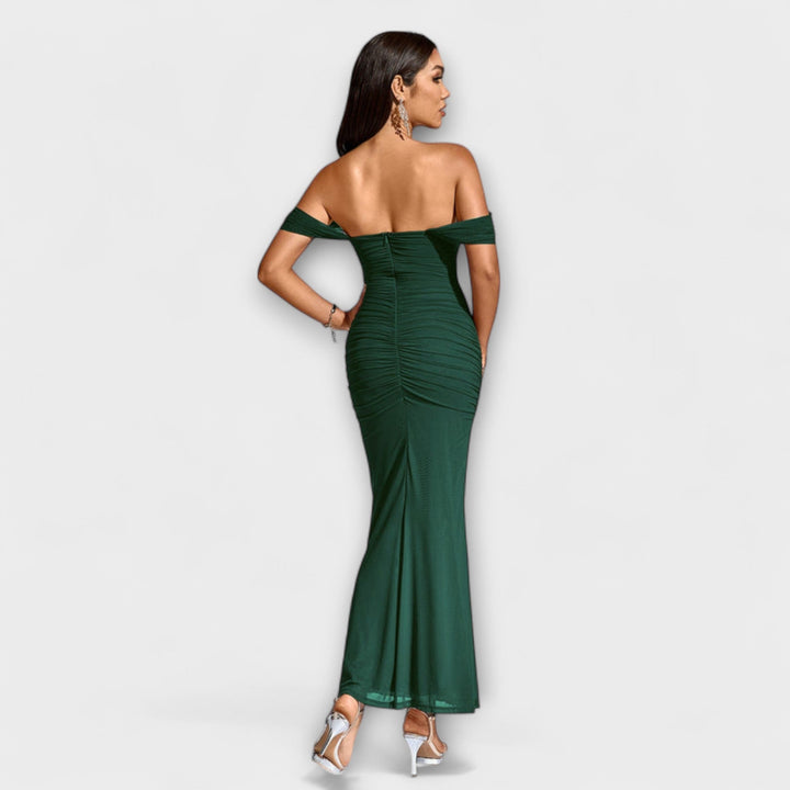 Ione - Vestido ajustado con hombros al descubierto y fruncido