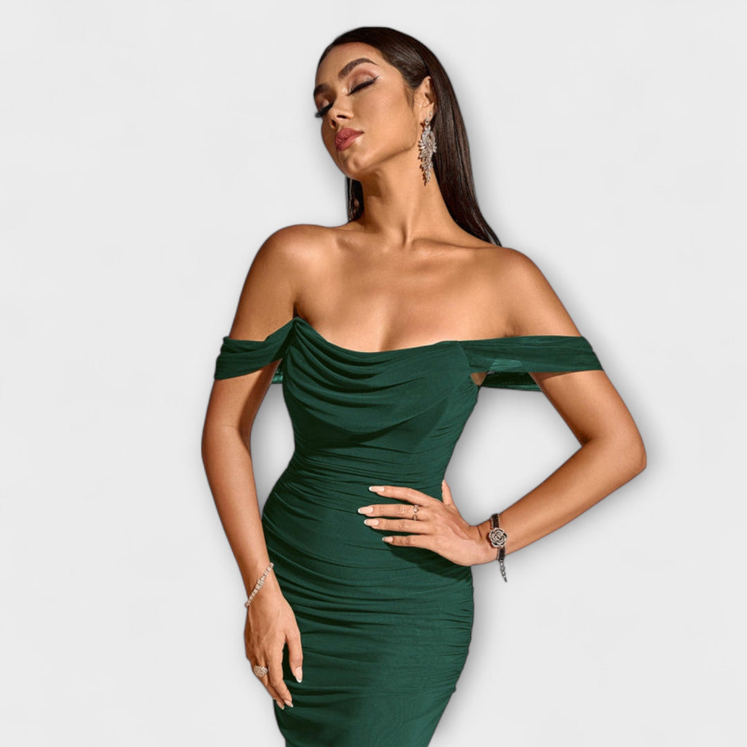 Ione - Vestido ajustado con hombros al descubierto y fruncido