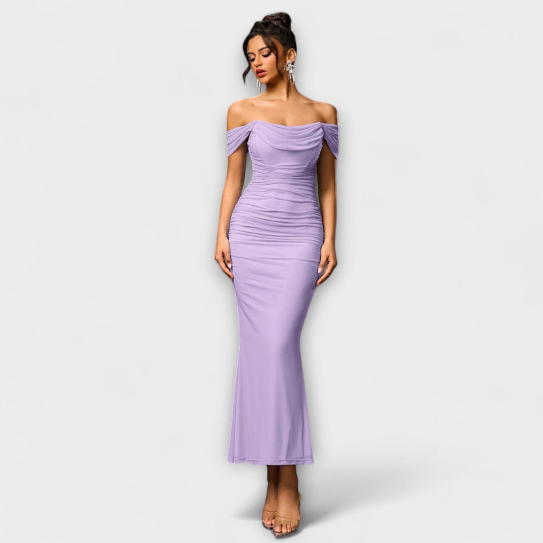 Ione - Vestido ajustado con hombros al descubierto y fruncido
