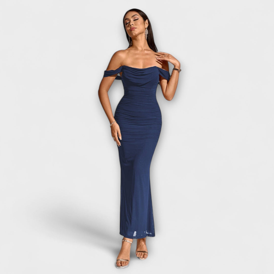 Ione - Vestido ajustado con hombros al descubierto y fruncido