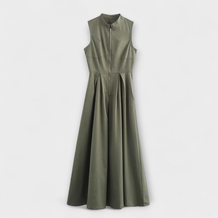 Vestido corto sin mangas con plisados y corte ajustado midi