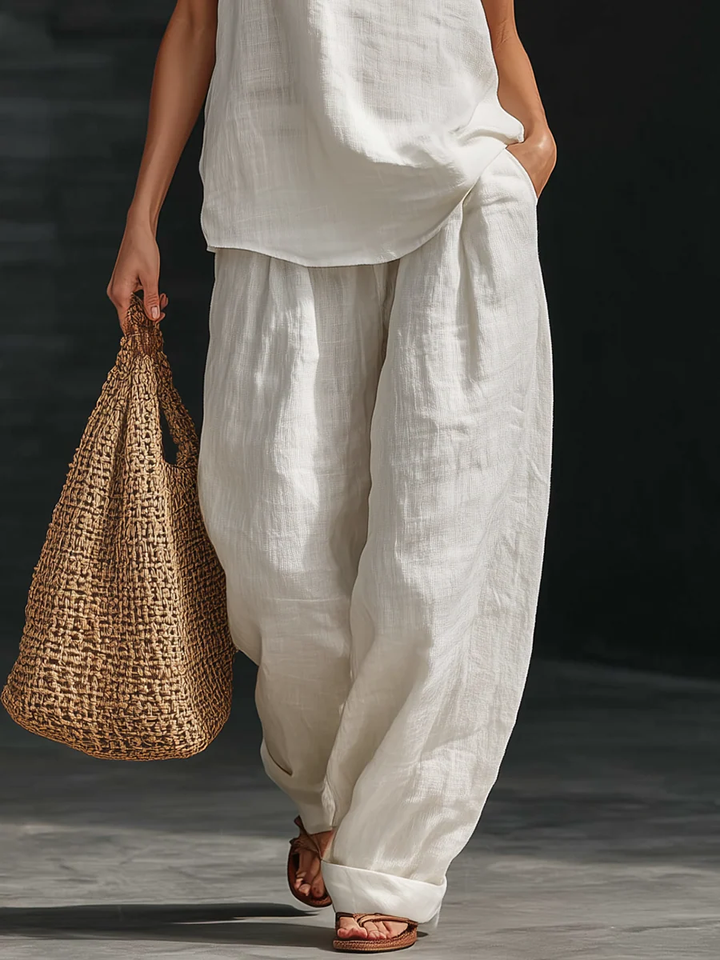 Conjunto de lino con escote en V y pantalón fluido